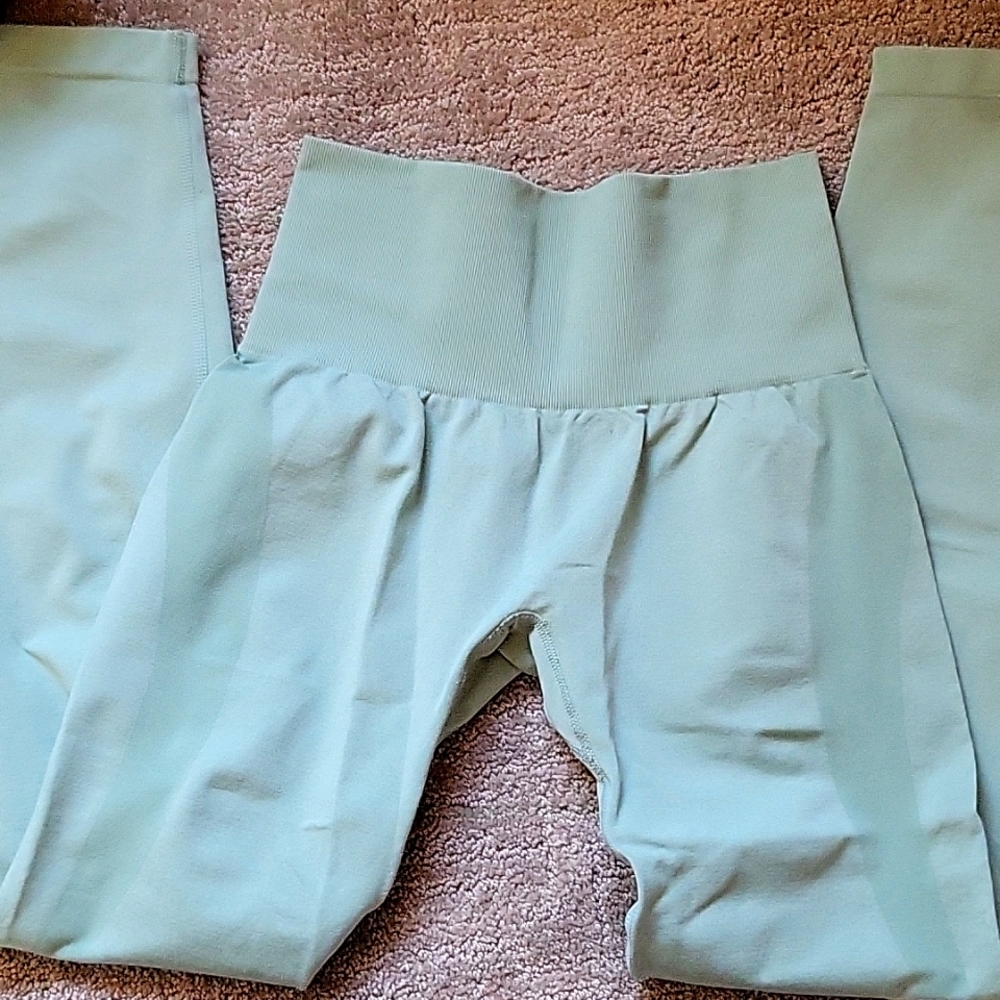 Nvgtn leggings  used xs